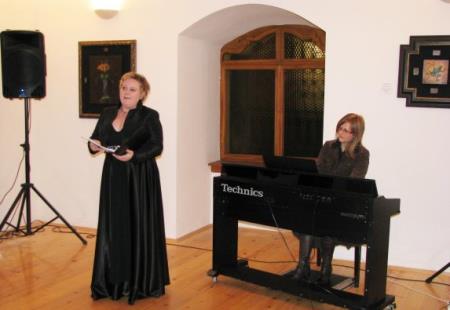 Nastop mezzosopranistke Janje Konestabo ob klavirski spremljavi Damjane Kinkela